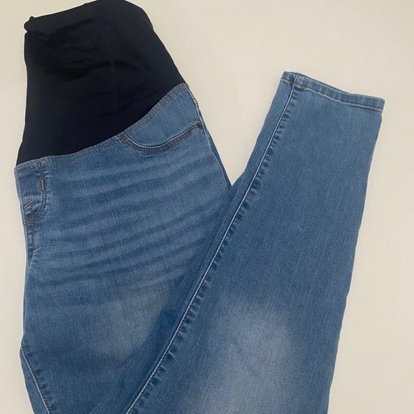 Maternity Jeans - Picture 10 of 11